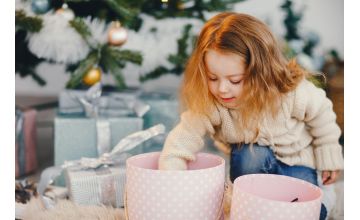 Как красиво упаковать детский подарок: пошаговый гайд для родителей